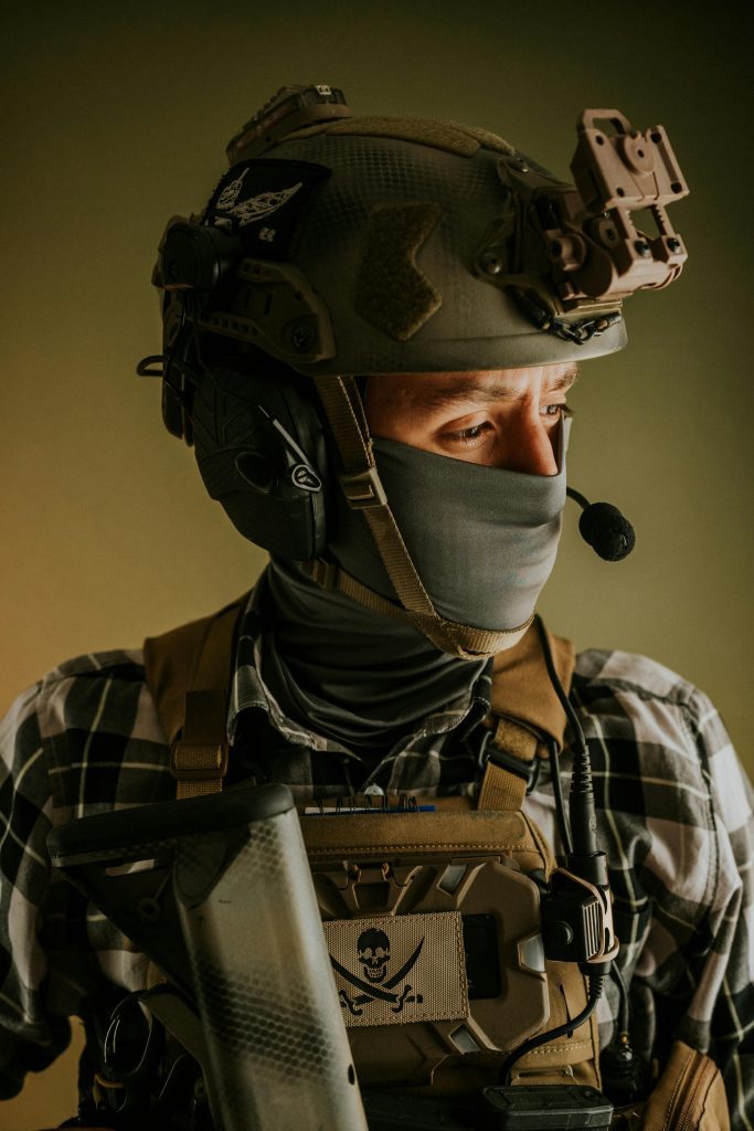 Diese Erfahrungen haben mich geprägt. Sie haben mir gezeigt, dass innere Ordnung, mentale Standfestigkeit und eine klare Linie nicht angeboren sind, sondern entwickelt werden können. Schritt für Schritt, bewusst und ohne Ausflüchte.